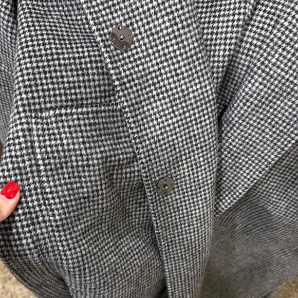 Elegant Black and White Houndstooth Hooded Coat - Picture 9 of 9